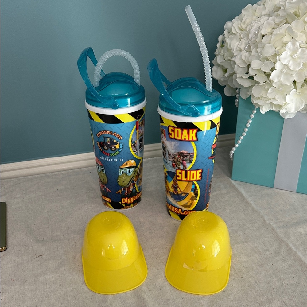 Diggerland USA Souvenir cups (4) with Yellow Hard hat bowls (2)•NEW